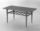 Soffbord med tidningshylla under