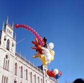 Ballonger vid Örebro rådhus under hindersmässan, 1960-tal