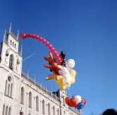 Ballonger vid Örebro rådhus under hindersmässan, 1960-tal