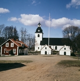 Lerbäcks kyrka och sockenstuga, 1975