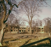 Husen i Wadköping under uppförande, 1963