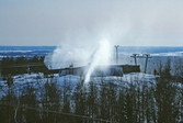 Snökanonen lägger ut snö i Storstenshöjden, 1970-tal