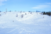 Stillsam skidåkning i Storstenshöjdens slalombacke, 1970-tal
