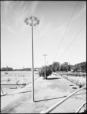 Stockholmsutställningen 1930
Strandpromenad med lampor på stolpe