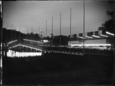Stockholmsutställningen 1930, kvällsbild, Brokaféet, gångbro över vattnet