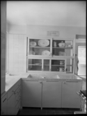 Stockholmsutställningen 1930
Egnahem, interörer, kök med vitrinskåp