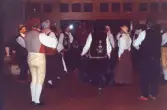 Hembygdsfest i Tensta 2000. Spånga folkdanslag och syrianska föreningen dansar tillsammans.