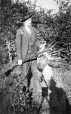 Jägare med tjädertupp, 1930-tal