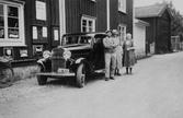 Mäta-Linas nya bil utanför affären, 1930-tal