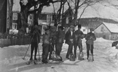 Snöskottare framför gården Hallaborg, 1930-tal