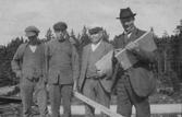 Fyra män, 1920-tal