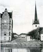 Arboga sf.
Bankhuset, Järntorget och Trefaldighetskyrkan, 1906.