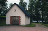 Putsat bårhus vid Vårviks kyrka