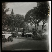 1950. Frankrike. Folk vid en utomhusrestaurang