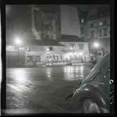 1950. Frankrike. Kvällsbild upplystgata