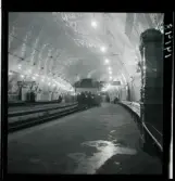 1950. Paris. Tågstation