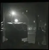 1950. Paris. Gata, kvällsbild