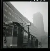 542 Dimma. Spårvagn med destination Vanadisplan vid hållplats på Kungsgatan.