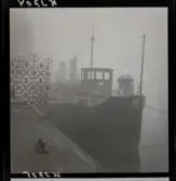 542/B Dimma. Båten Phoenix vid kaj.