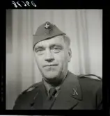 558 Wilhelm Moberg. Porträtt av Vilhelm Moberg i uniform.