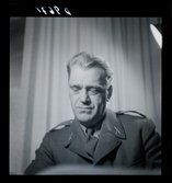 558 Wilhelm Moberg. Porträtt av Vilhelm Moberg i uniform.