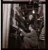 561 A Operareportage för tidningen Vi. Scenarbete bakom kulisserna. Kontrollpanel för ljus?