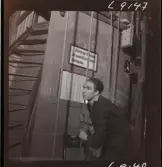 561 A Operareportage för tidningen Vi. Scenarbete bakom kulisserna.