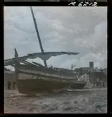 568 F. Stieg Trenter, Torremolinos. Båt på stranden.