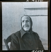 568 F. Stieg Trenter, Torremolinos. Porträtt av en äldre kvinna.