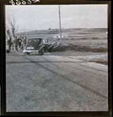 568 F. Stieg Trenter, Torremolinos. Trenters bilhar stannat i en korsning på en landsväg. Trafikolycka?