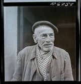 568 F. Stieg Trenter, Torremolinos. Porträtt av en äldre man.