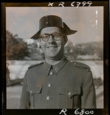 568 F. Stieg Trenter, Torremolinos. Porträtt av en man i uniform.