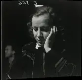 584 Brunsviks Folkhögskola. Porträtt av kvinnlig student.