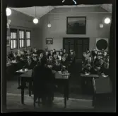 584 Brunsviks Folkhögskola. Undervisning pågår i ett klassrum.