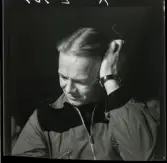 584 Brunsviks Folkhögskola. En student kliar sig i huvudet.