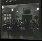 584 Brunsviks Folkhögskola. Undervisning i ett klassrum.