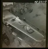 1678 P DC 6:a i hangar på Bromma rep. för Vi