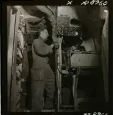 1678 P DC 6:a i hangar på Bromma rep. för Vi