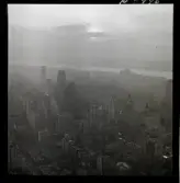 1690 New York allmänt (N.Y. Herald Tribune). Vy över stadens skyskrapor.