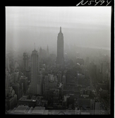 1690 New York allmänt (N.Y. Herald Tribune). Vy över stadens skyskrapor.