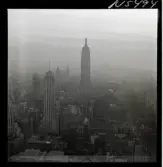 1690 New York allmänt (N.Y. Herald Tribune). Vy över stadens skyskrapor.