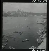 1717/K Istanbul allmänt. Vy över stad, vatten, båtar.