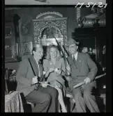 1717/K Istanbul allmänt. Fotograf K W Gullers med sällskap spexar.