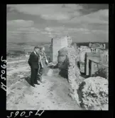 1717/K Istanbul allmänt. Turister blickar ut över ruiner.