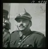 1717/K Istanbul allmänt. Porträtt av polis.