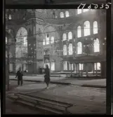 1717/L Istanbul allmänt. Moské interiör.