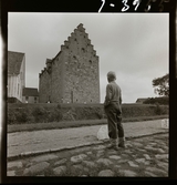 2358/7 Historiska boken; Stenbrottet, gammal stuga; Smidd port, kyrka mm; Haga, sotare i Gamla Stan; Diverse