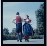 2358/25 Historieboken Folkdansare Halsband