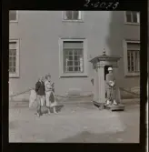 2358/25 Historieboken Folkdansare Halsband