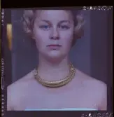 2358/25 Historieboken Folkdansare Halsband